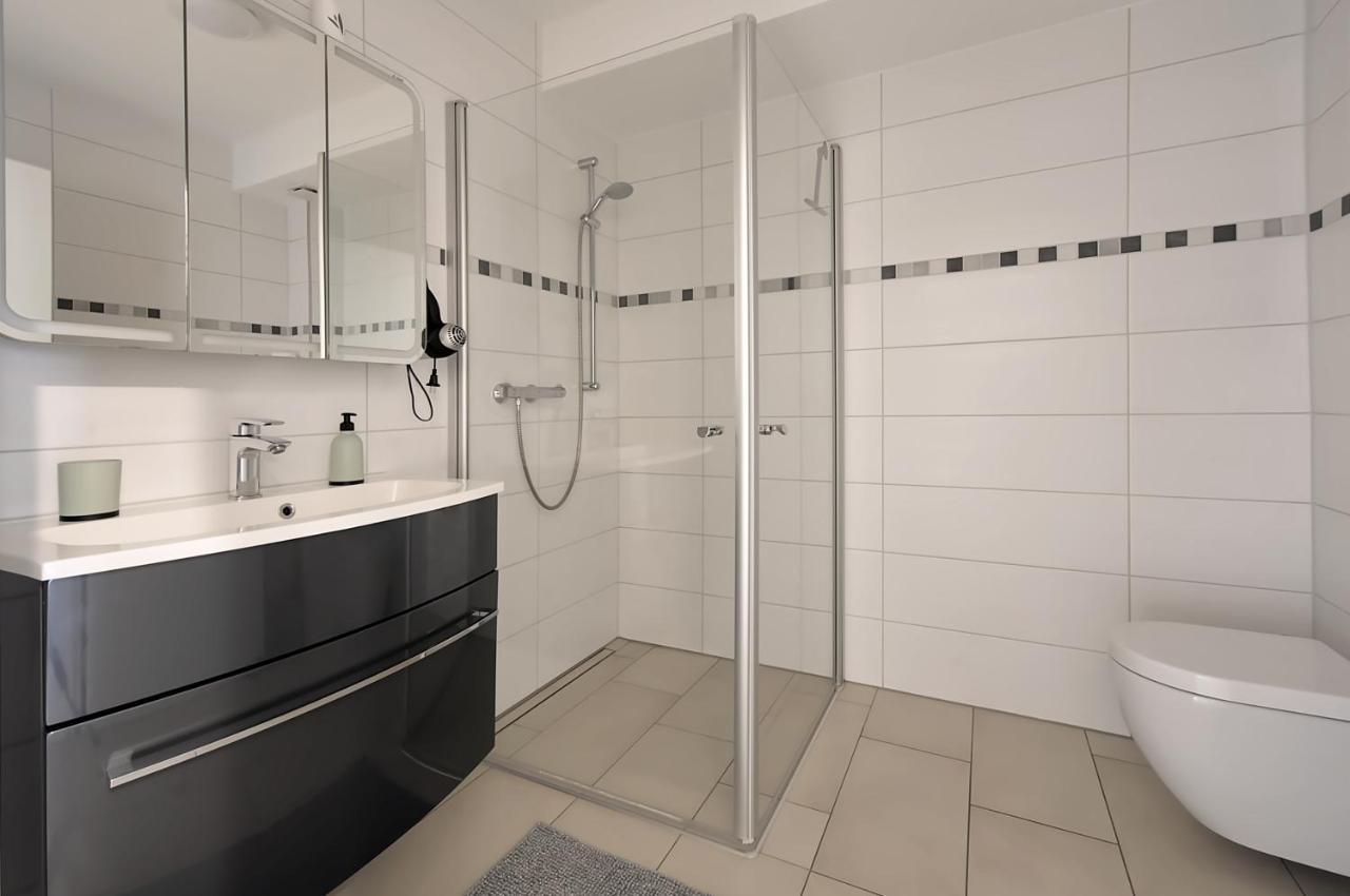 Modern Wohnen I Smart Tv I Terrasse I 2X Parkplatz I 2 Schlafzimmer I 6 Schlafplaetze Bad Oeynhausen Dış mekan fotoğraf